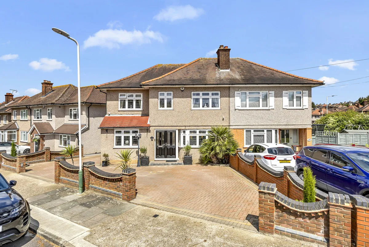 Dominion Drive, Romford, Collier Row, RM5 2QP, photo 13
