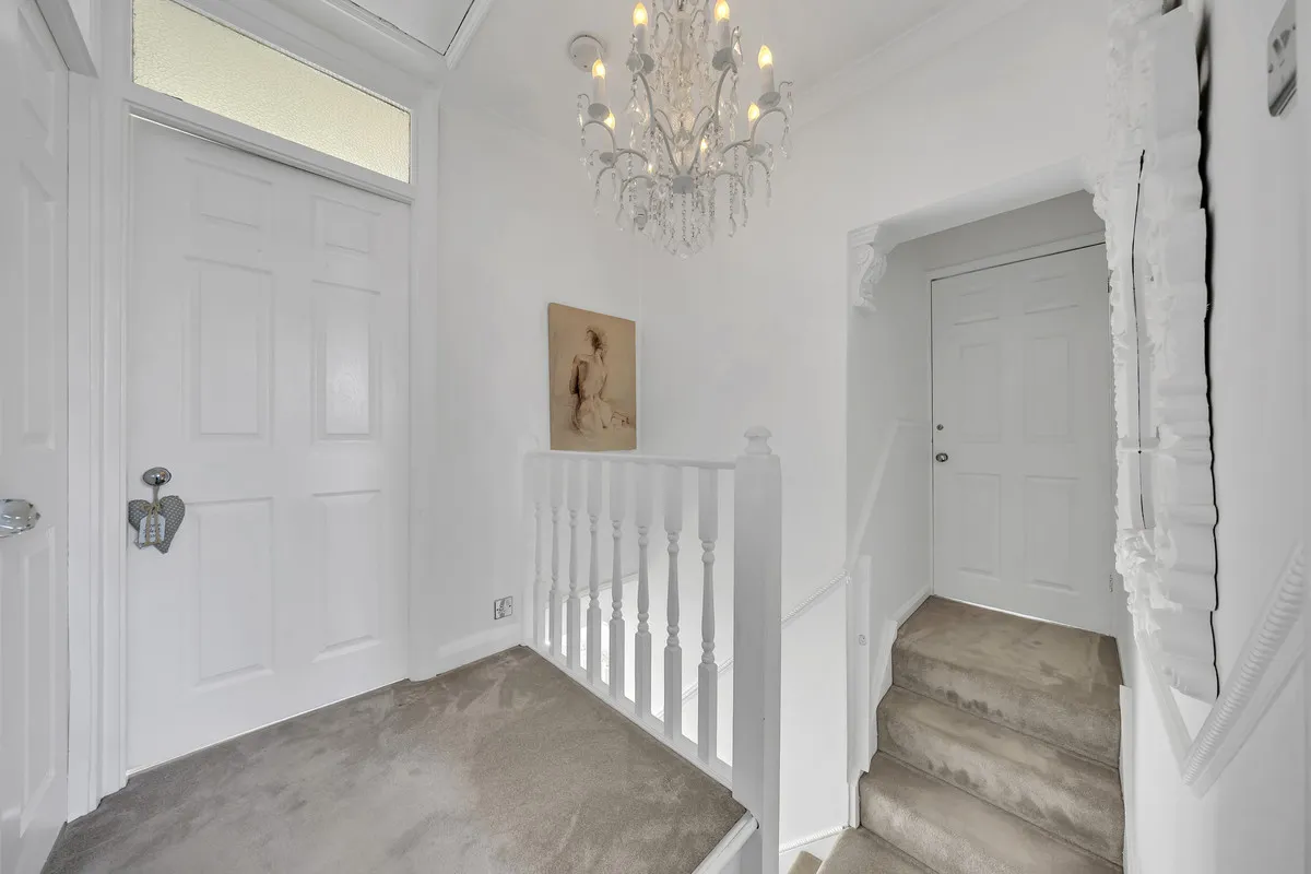 Dominion Drive, Romford, Collier Row, RM5 2QP, photo 24