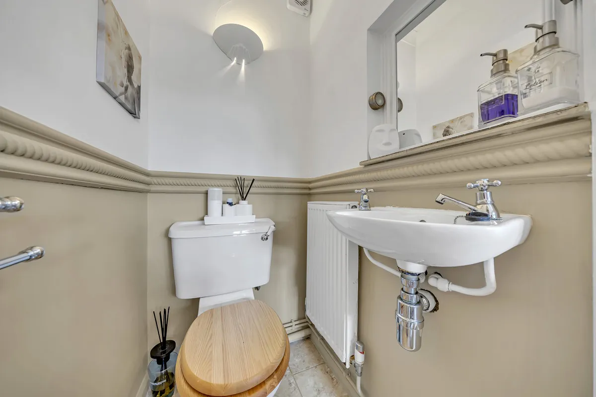 Dominion Drive, Romford, Collier Row, RM5 2QP, photo 23