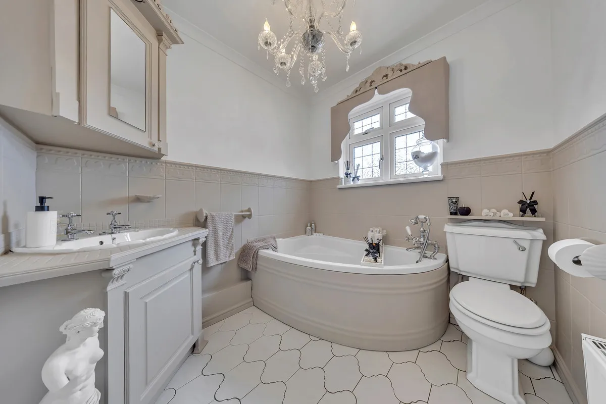 Dominion Drive, Romford, Collier Row, RM5 2QP, photo 10