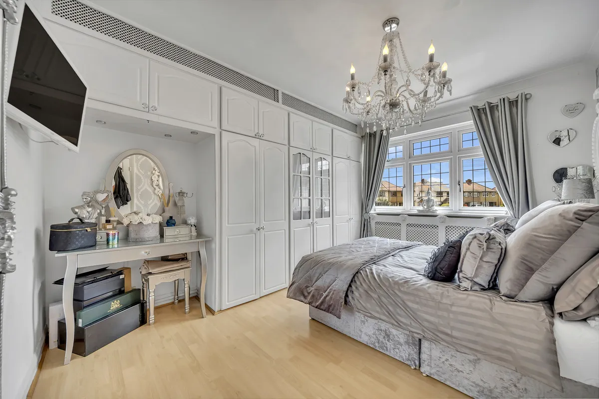 Dominion Drive, Romford, Collier Row, RM5 2QP, photo 8