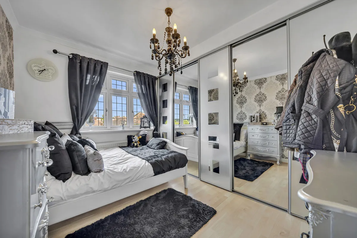 Dominion Drive, Romford, Collier Row, RM5 2QP, photo 7