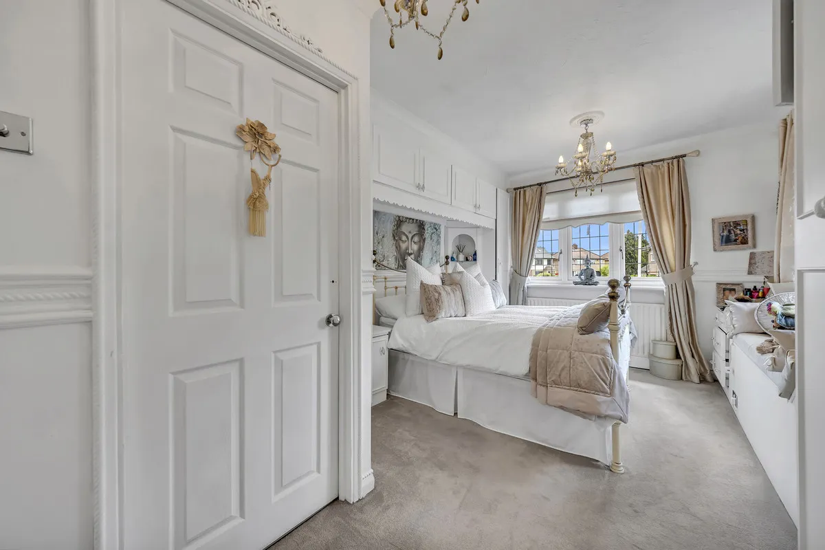 Dominion Drive, Romford, Collier Row, RM5 2QP, photo 5