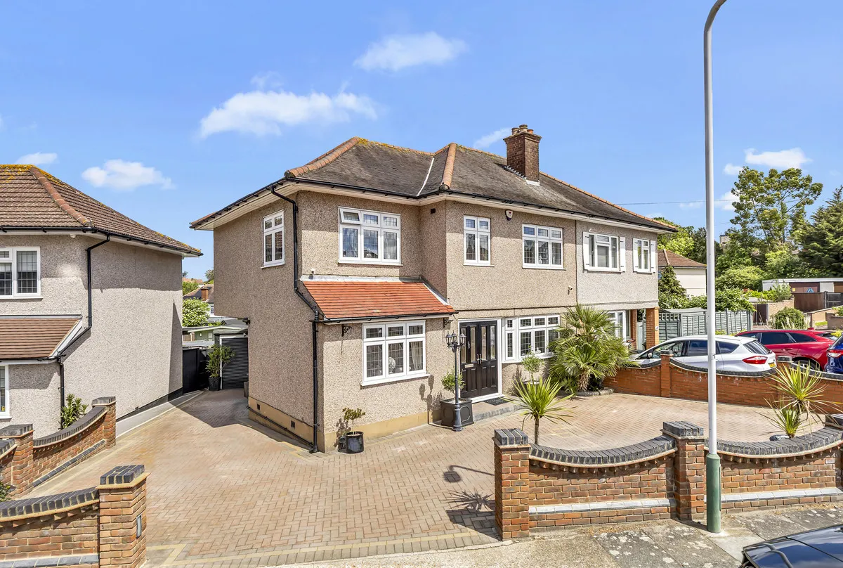 Dominion Drive, Romford, Collier Row, RM5 2QP, photo 12
