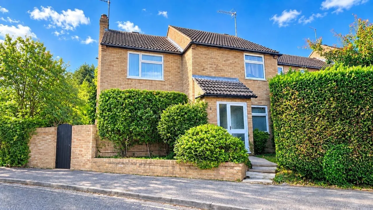 3 bed house for sale, Stokesay Court Peterborough, PE3