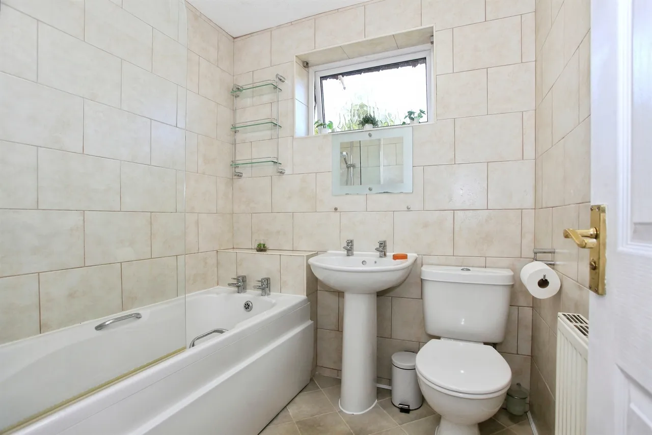 Stokesay Court Peterborough, PE3, photo 9