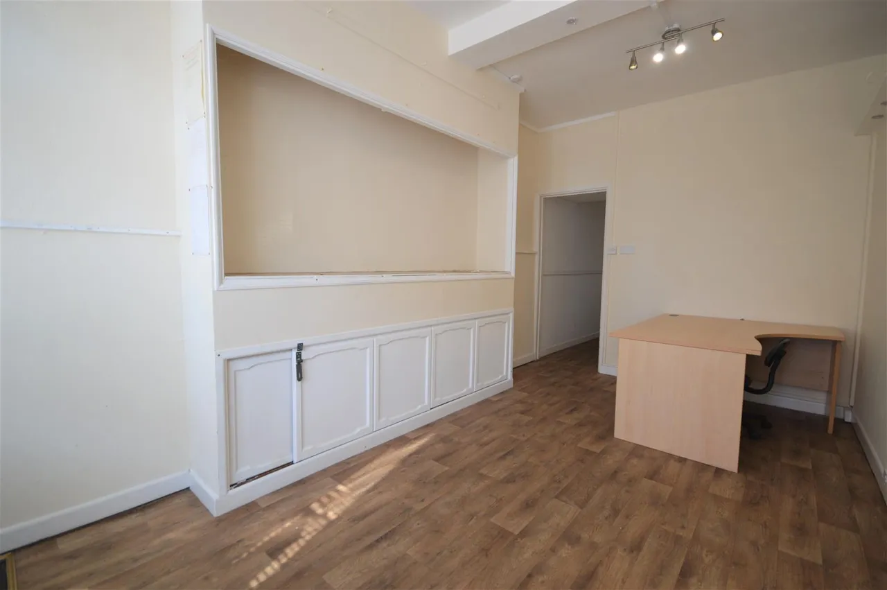 Commercial property to rent in West Street, Leominster, photo 6