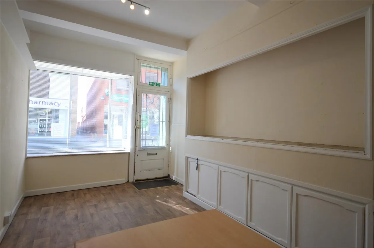 Commercial property to rent in West Street, Leominster, photo 7