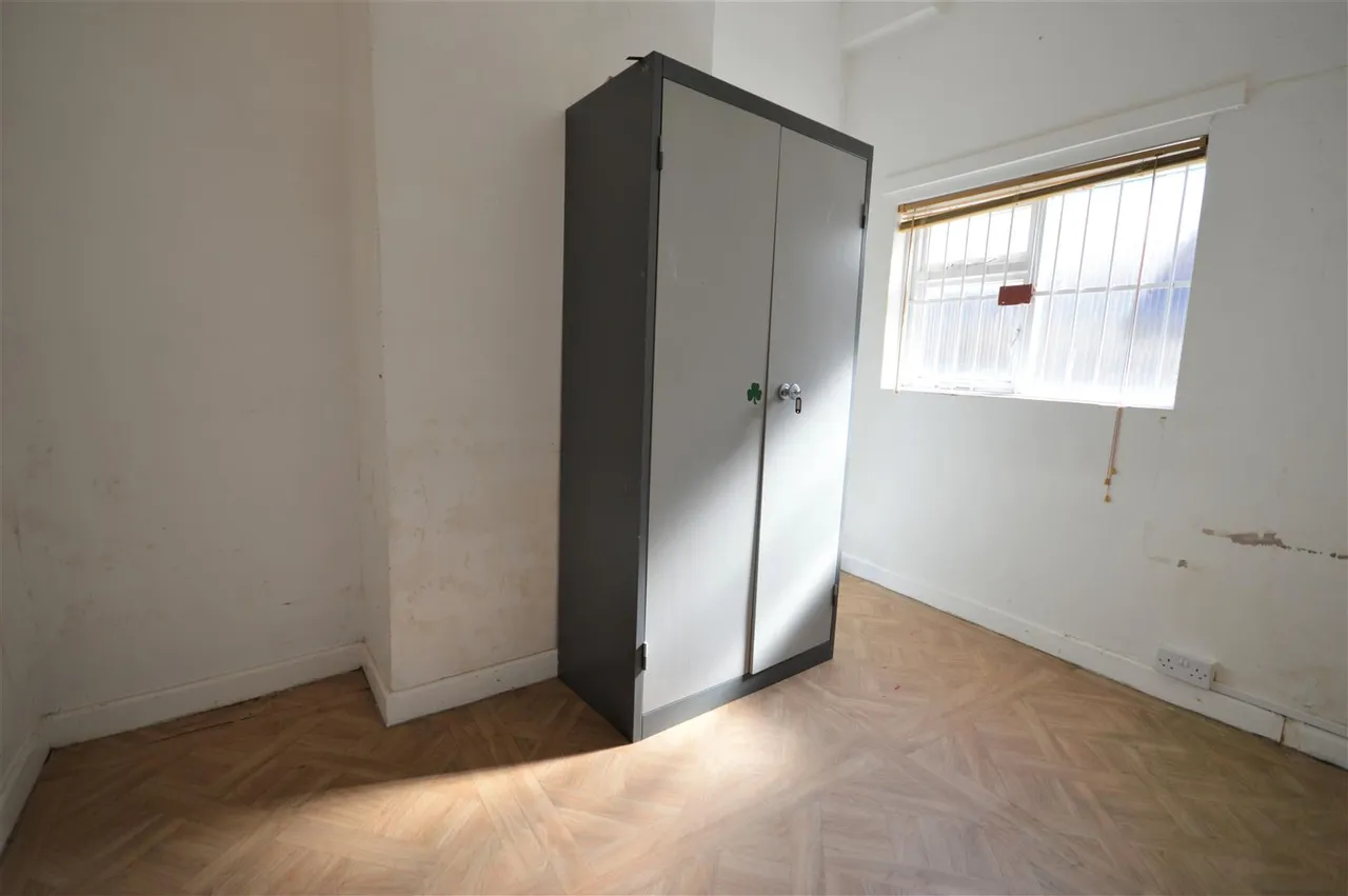 Commercial property to rent in West Street, Leominster, photo 8
