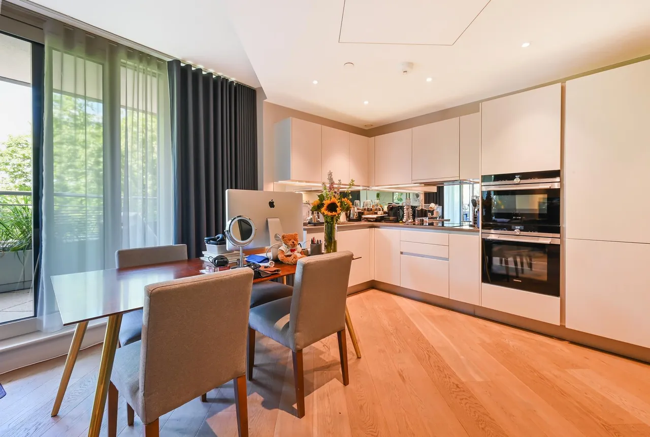 Queenstown Road, London, SW11, photo 2