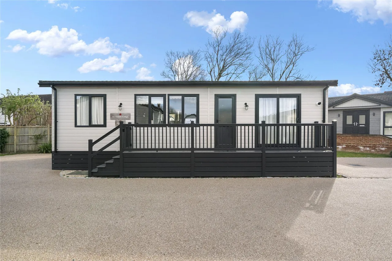 Chertsey Lane, Staines-upon-Thames, Surrey, TW18, photo 8