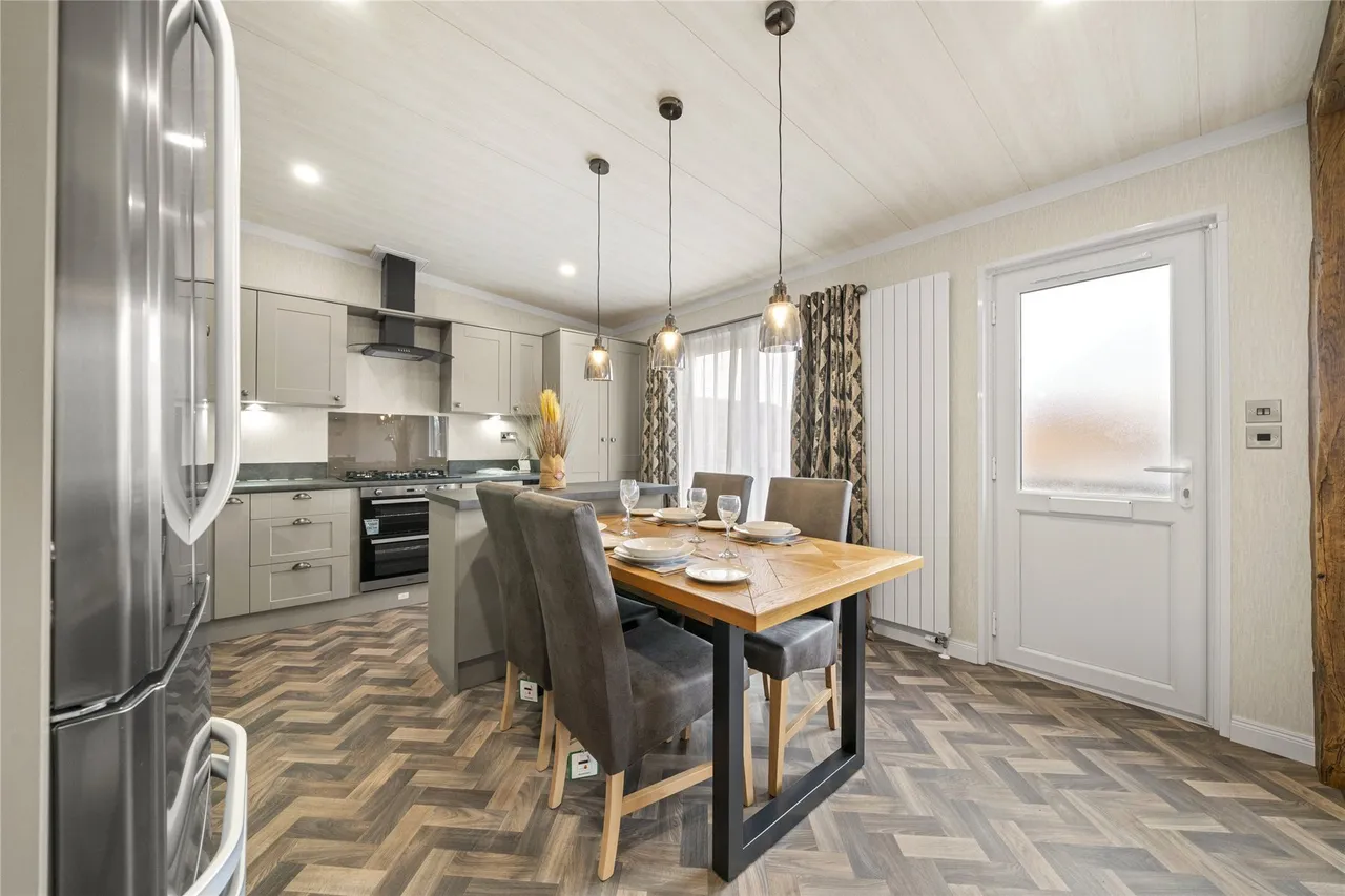 Chertsey Lane, Staines-upon-Thames, Surrey, TW18, photo 19