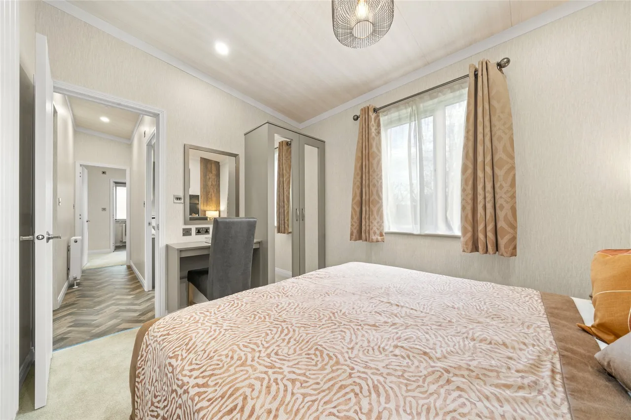 Chertsey Lane, Staines-upon-Thames, Surrey, TW18, photo 6
