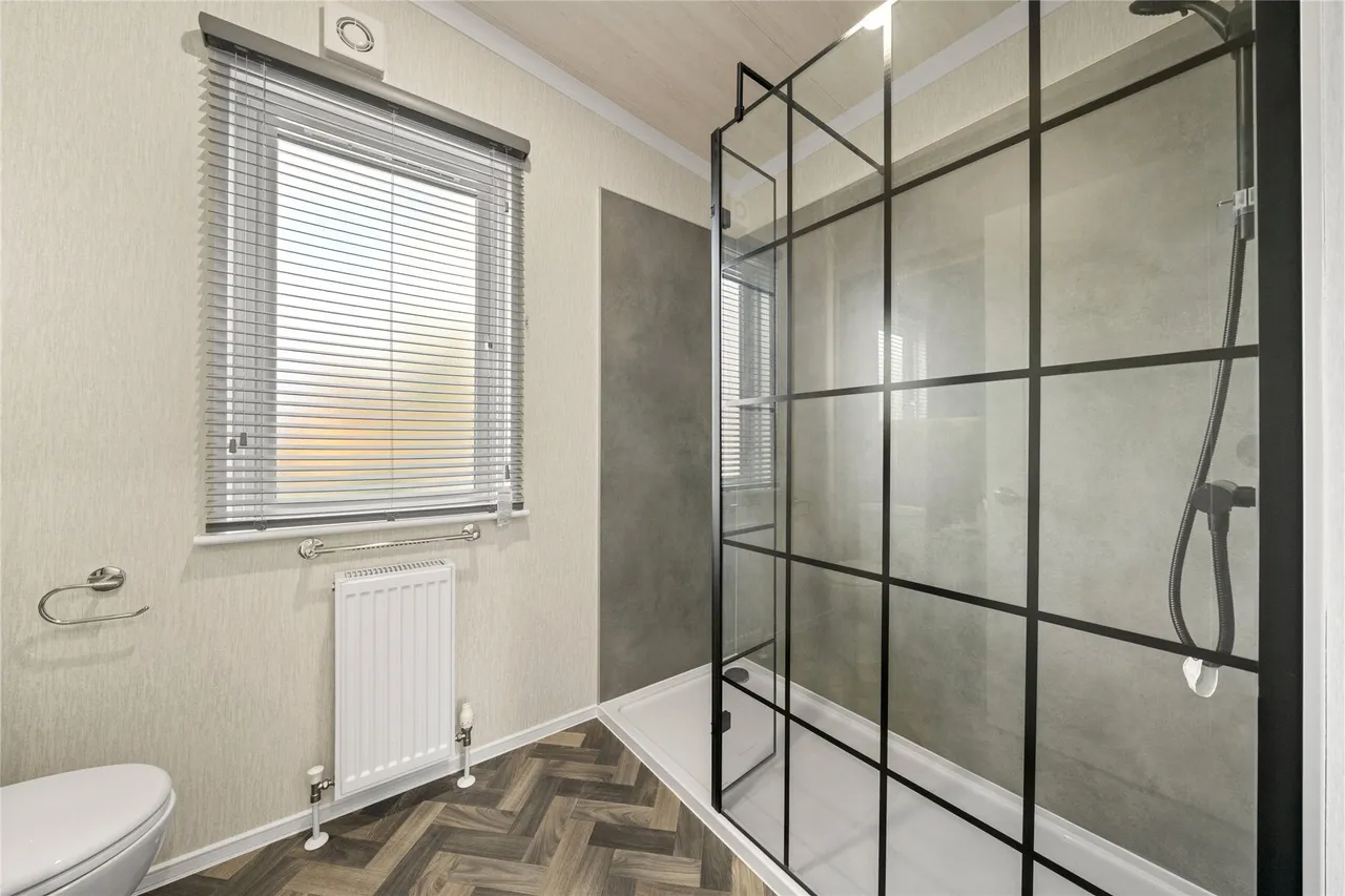 Chertsey Lane, Staines-upon-Thames, Surrey, TW18, photo 11