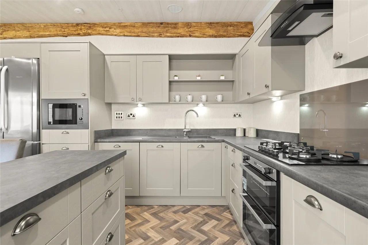 Chertsey Lane, Staines-upon-Thames, Surrey, TW18, photo 15