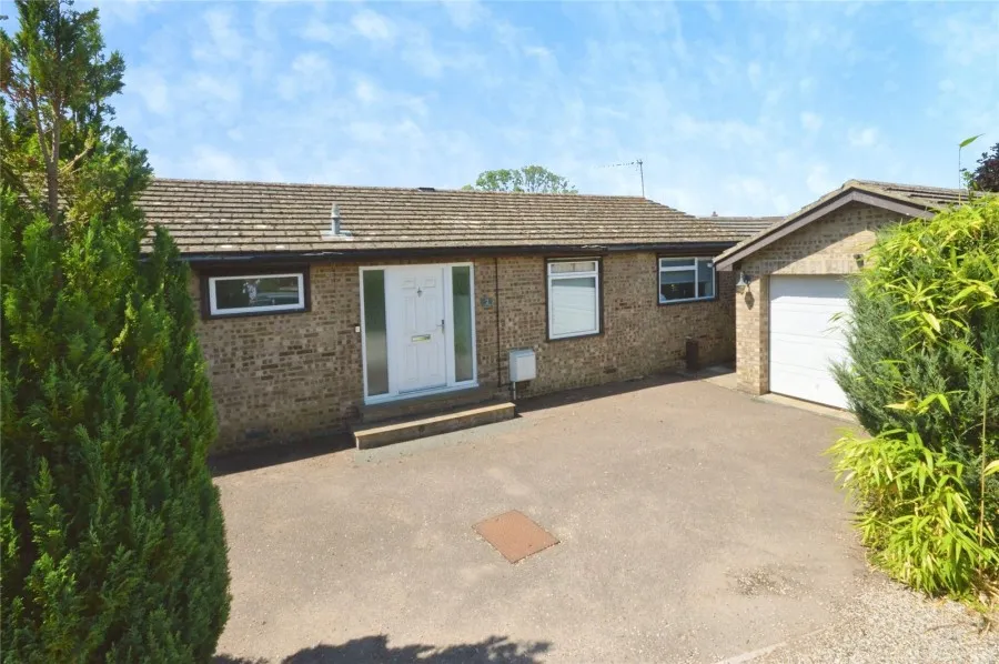 with 3 bedrooms in Chantry Road, Bishop's Stortford, CM23, photo 19