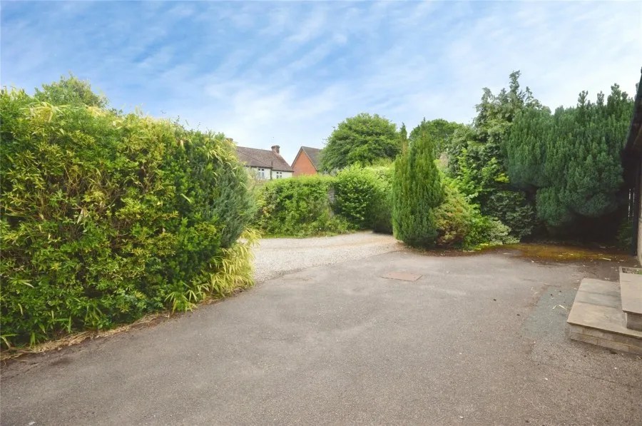 with 3 bedrooms in Chantry Road, Bishop's Stortford, CM23, photo 18