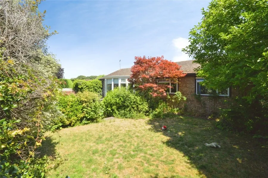 with 3 bedrooms in Chantry Road, Bishop's Stortford, CM23, photo 11
