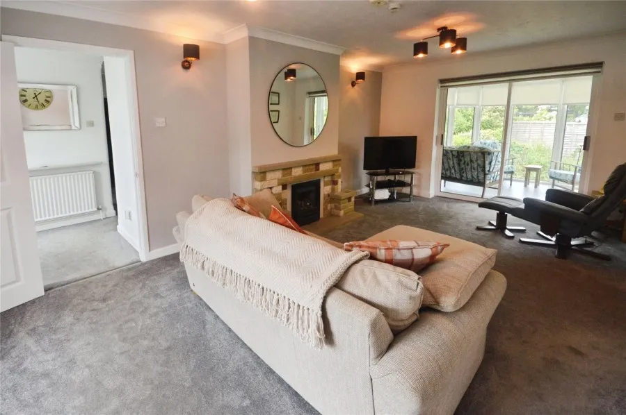 with 3 bedrooms in Chantry Road, Bishop's Stortford, CM23, photo 15