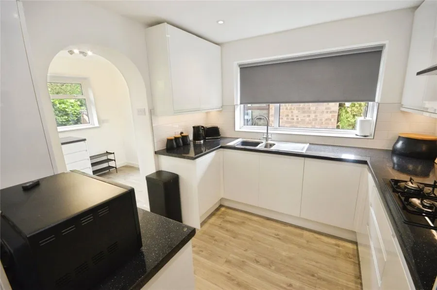 with 3 bedrooms in Chantry Road, Bishop's Stortford, CM23, photo 4
