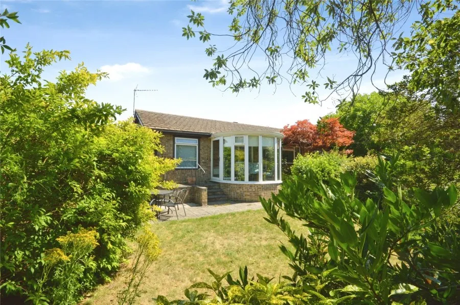 with 3 bedrooms in Chantry Road, Bishop's Stortford, CM23, photo 2