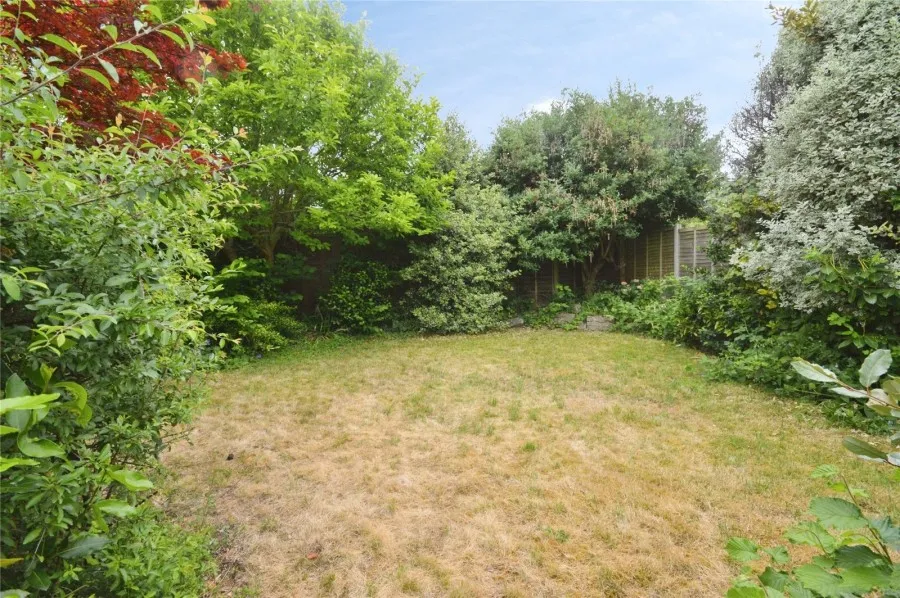 with 3 bedrooms in Chantry Road, Bishop's Stortford, CM23, photo 14