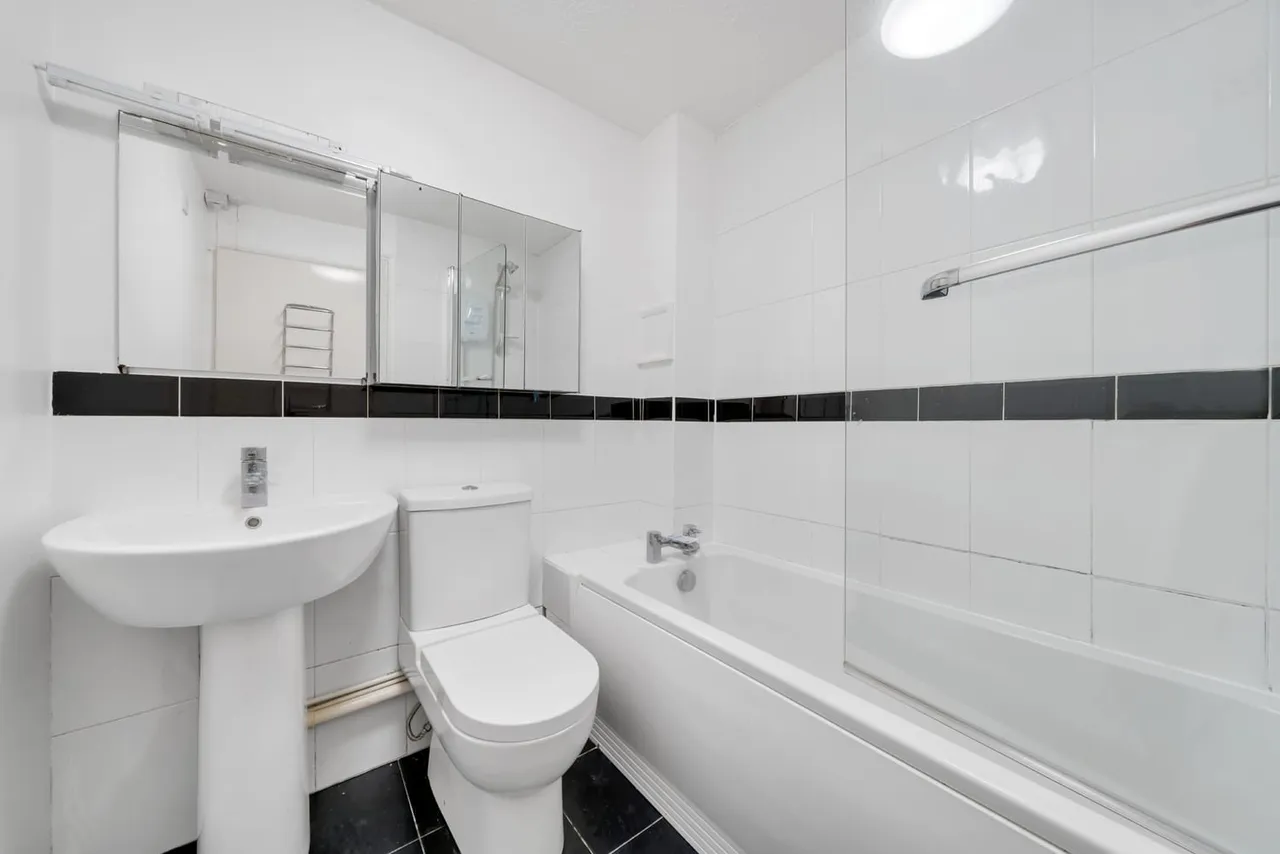Ground Floor Flat, 22 Orchid Close, Abridge, Romford, Essex, RM4 1DF, photo 9