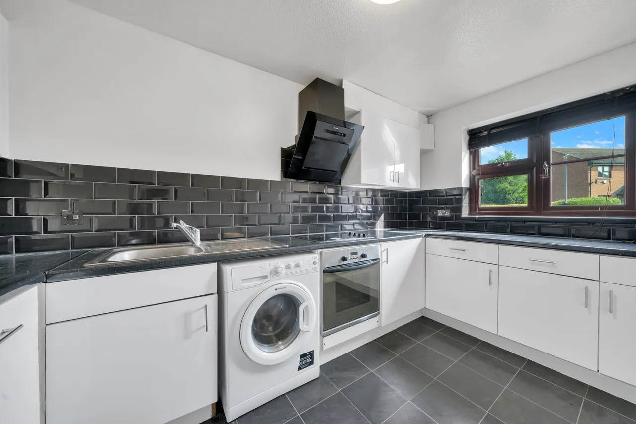 Ground Floor Flat, 22 Orchid Close, Abridge, Romford, Essex, RM4 1DF, photo 6