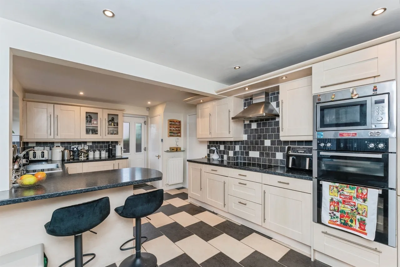 Thurston Road, Saltney, CH4, photo 5
