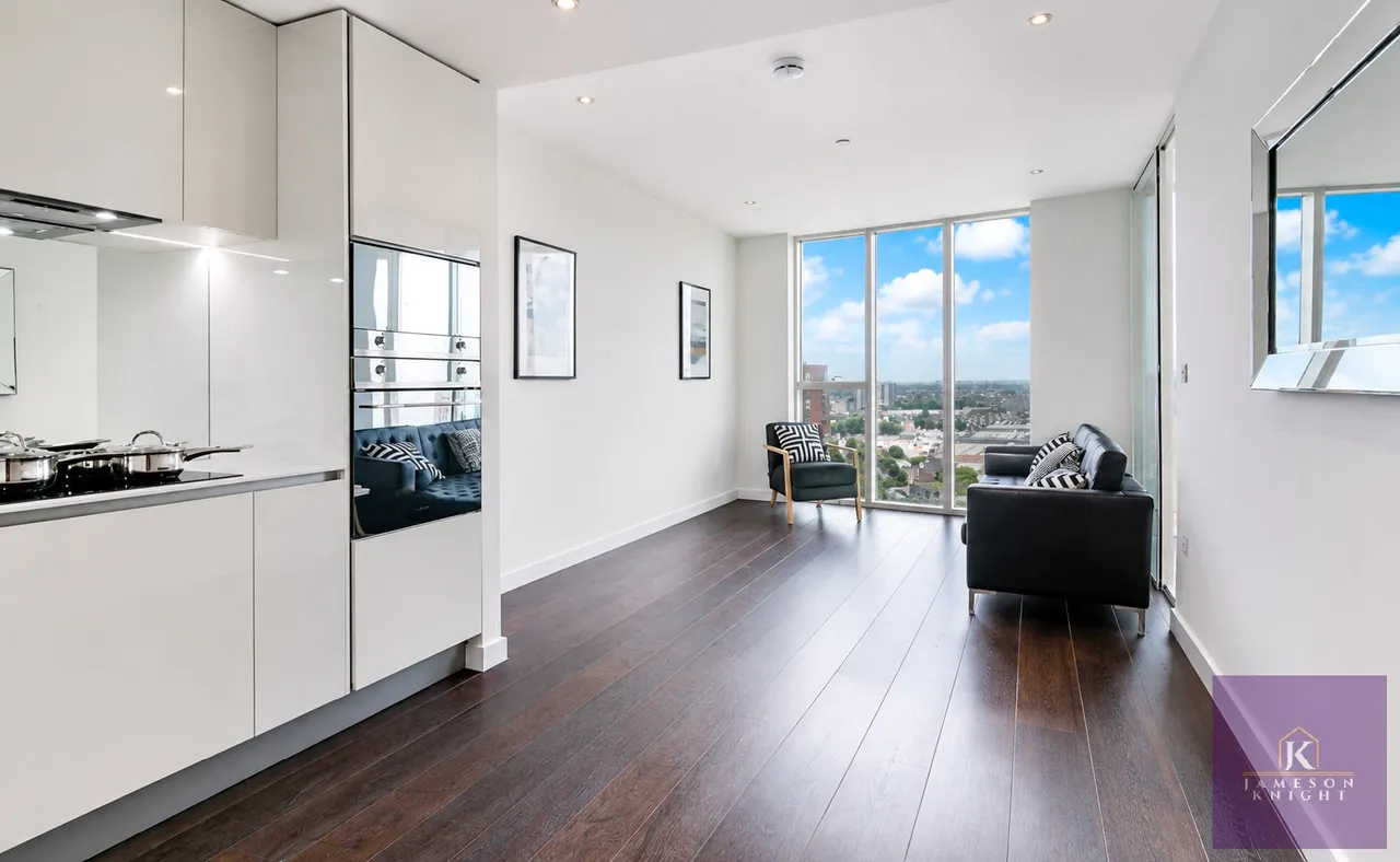 2 bed flat for sale, Wandsworth Road, London, SW8