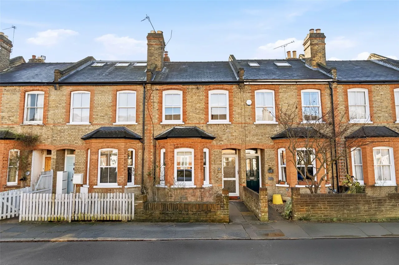 2 bed house for sale — Radnor Gardens, Twickenham, TW1 4NA