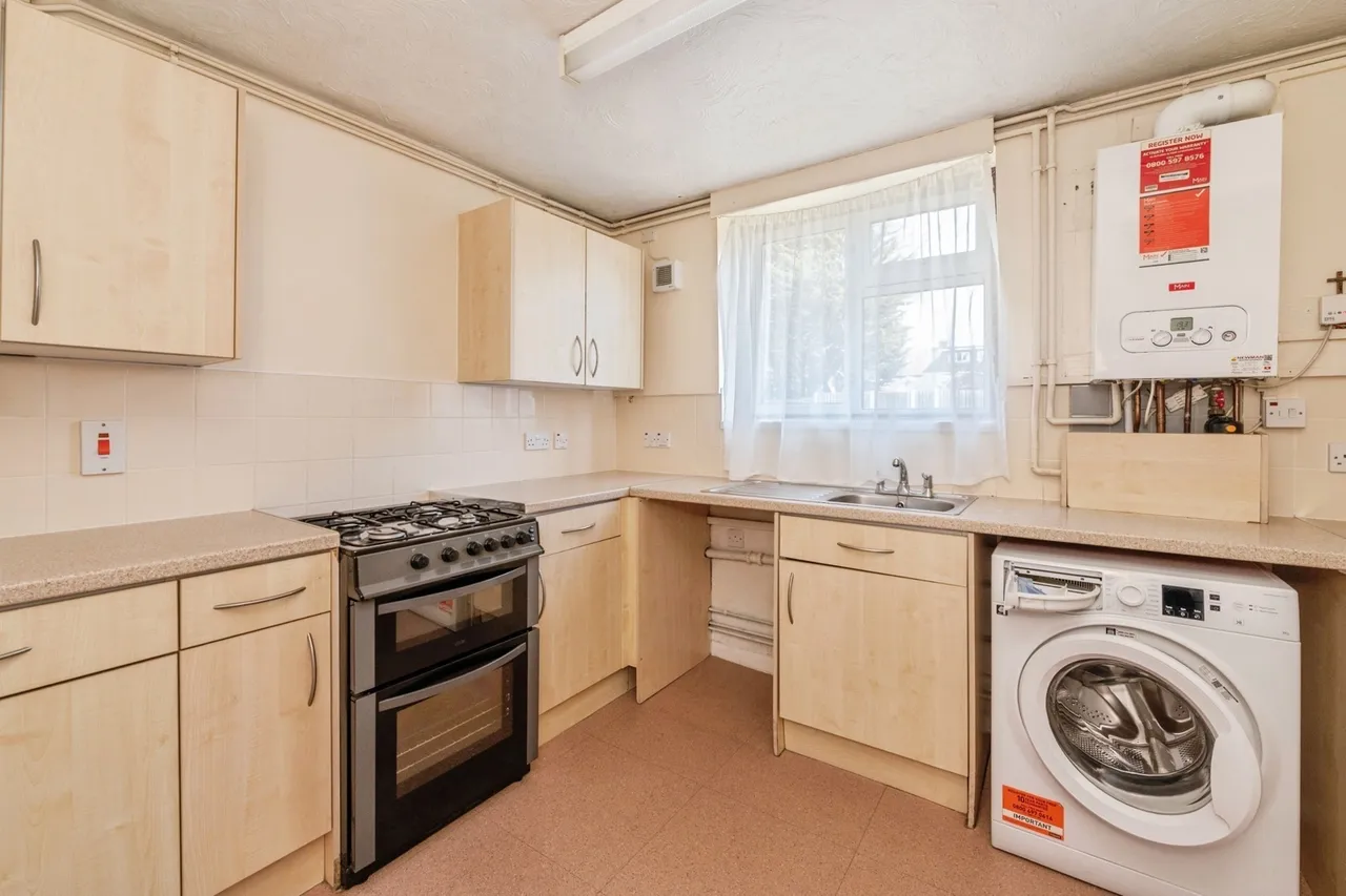 Canfield Road, Rainham, RM13, photo 12