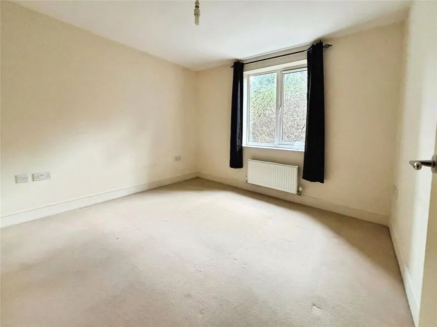 Black Eagle Drive, Northfleet, Kent, DA11, photo 3