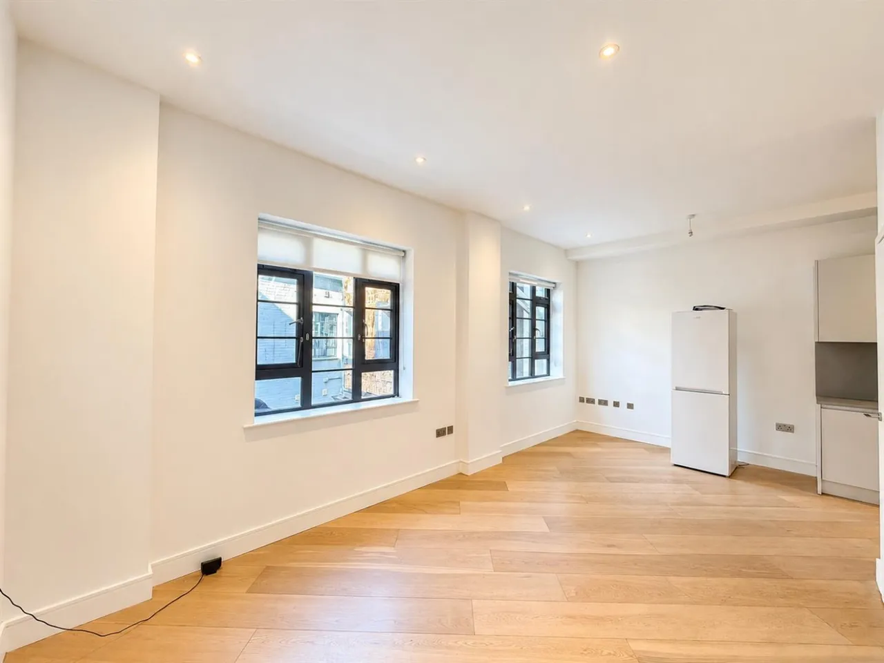 Market Place, Brentford, TW8, photo 2
