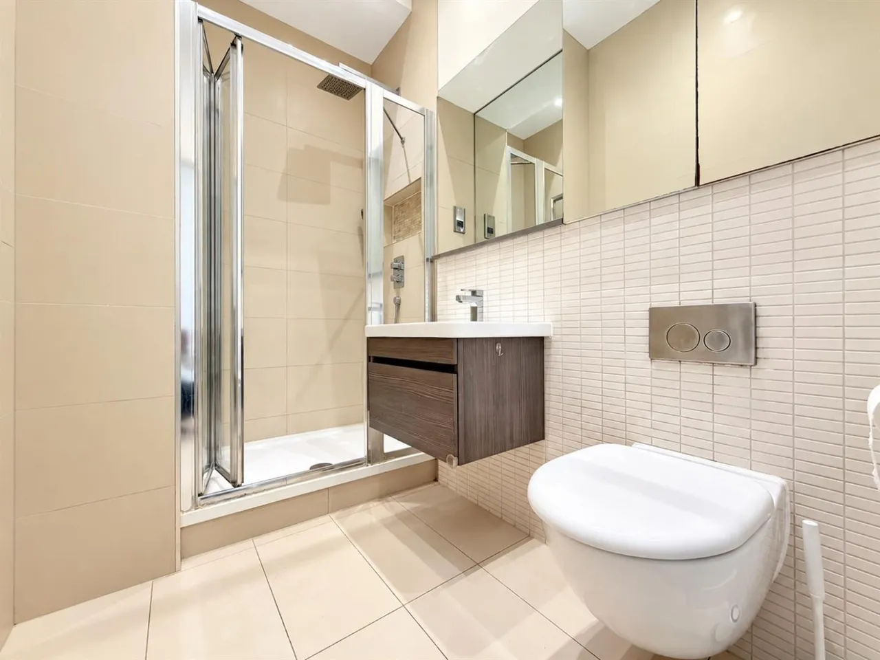 Market Place, Brentford, TW8, photo 5