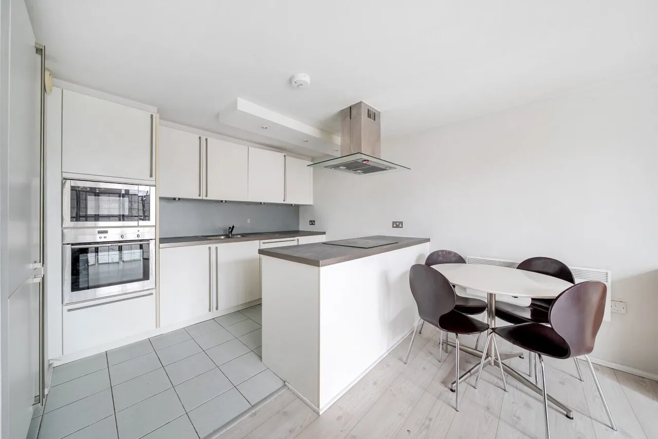 Great West Road, Hammersmith, W6, photo 2