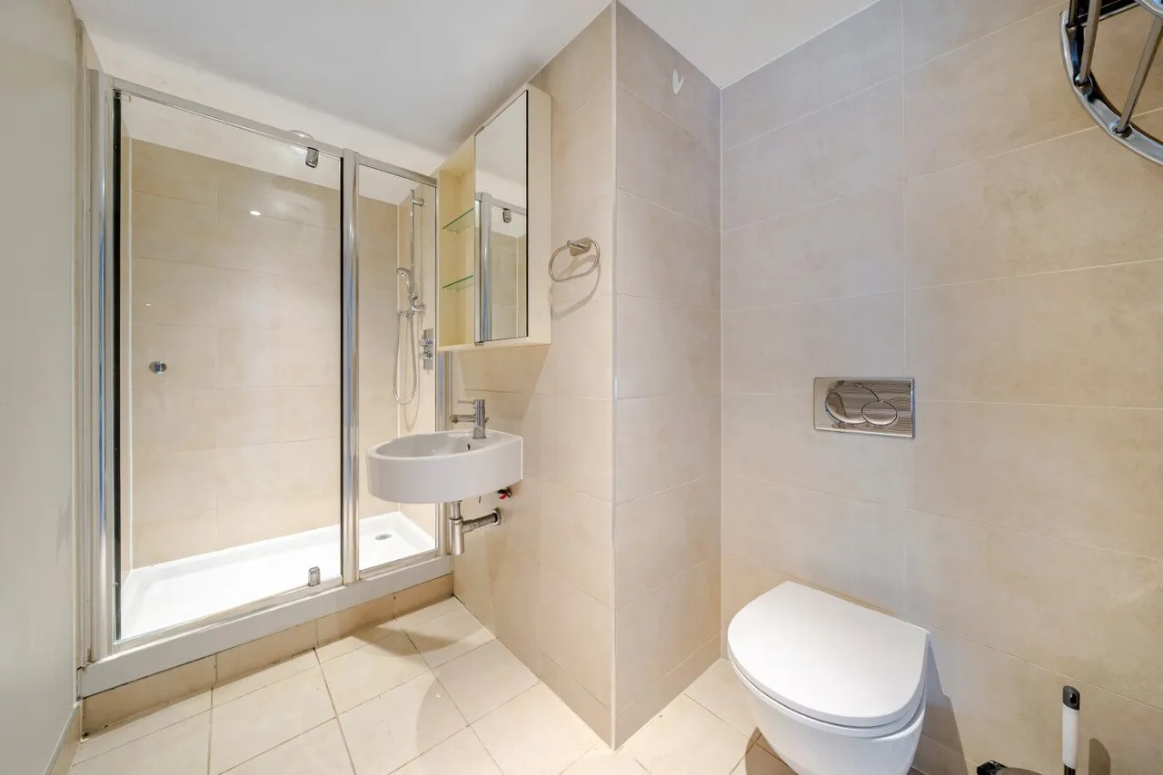 Great West Road, Hammersmith, W6, photo 5