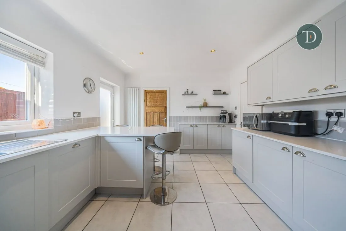 Chester Road, Little Sutton, CH66, photo 9