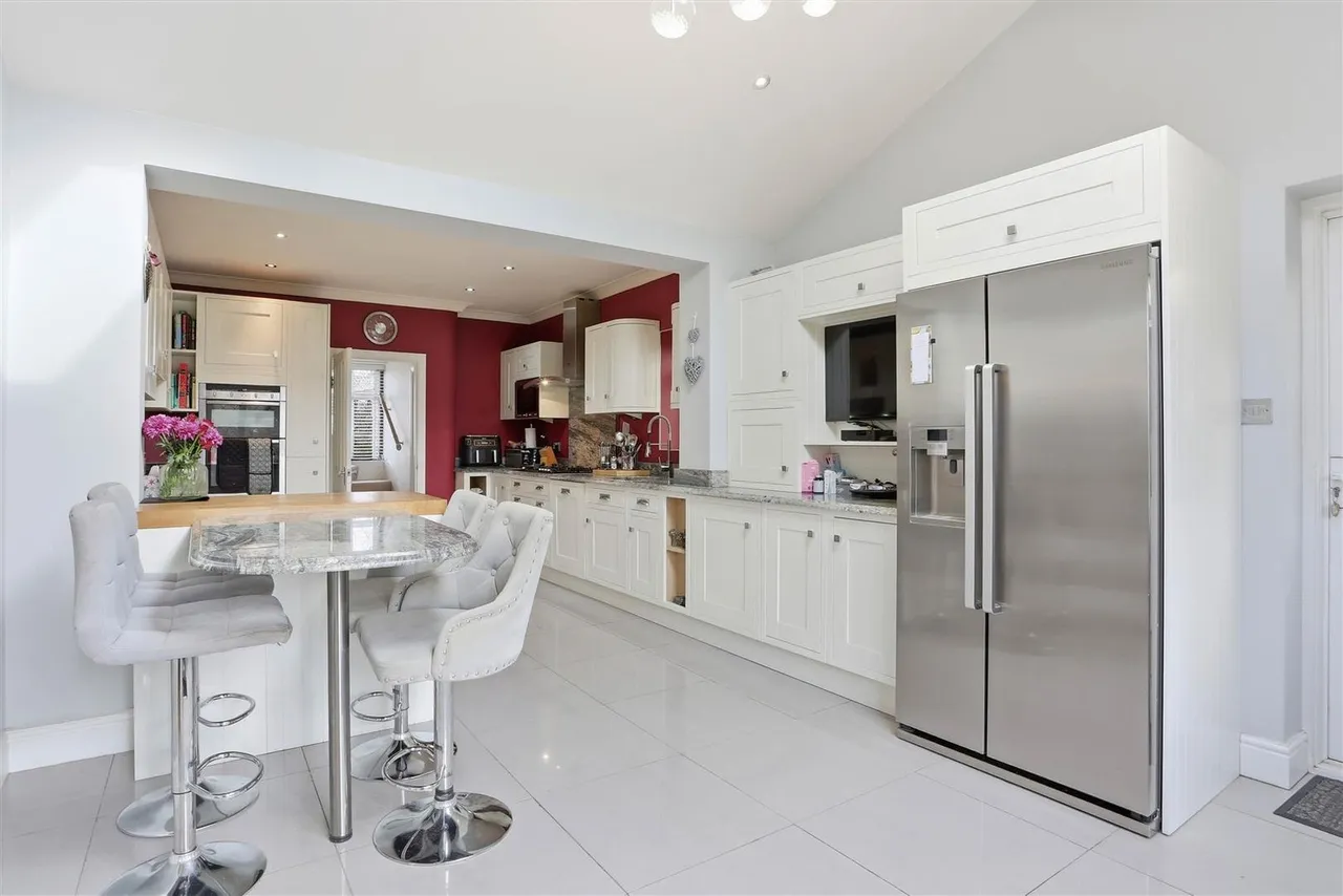 Northey Avenue, South Cheam, Surrey, SM2 7HR, photo 2
