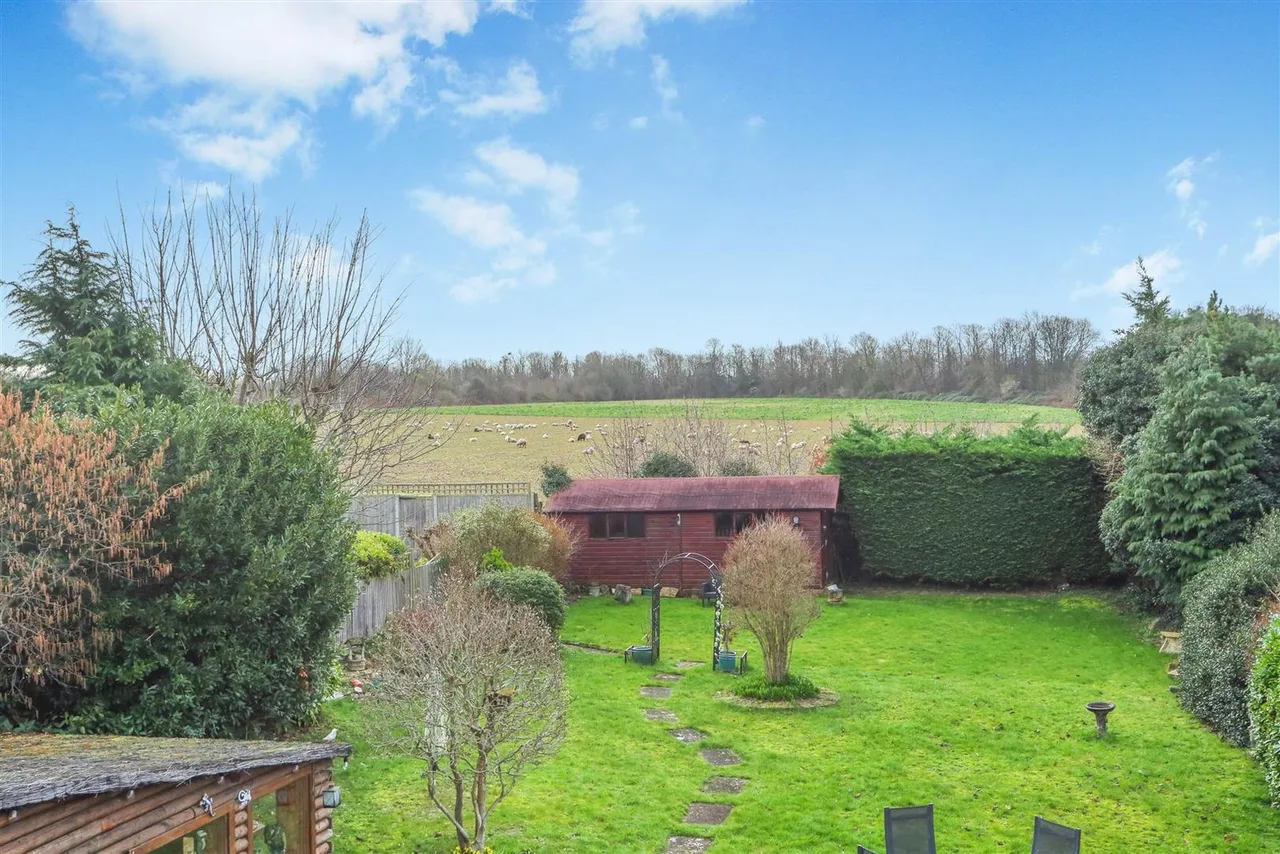 Northey Avenue, South Cheam, Surrey, SM2 7HR, photo 4