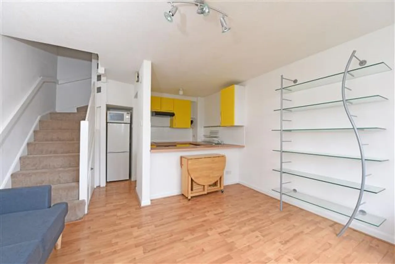 Rotherwood Close, Wimbledon, photo 2