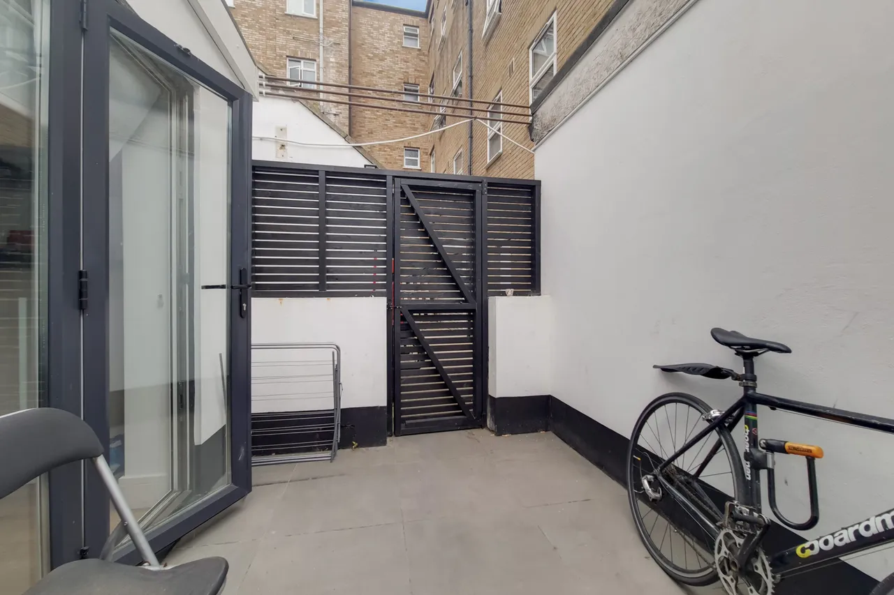 Flat 7, 138-142 Camberwell Road, London, photo 9