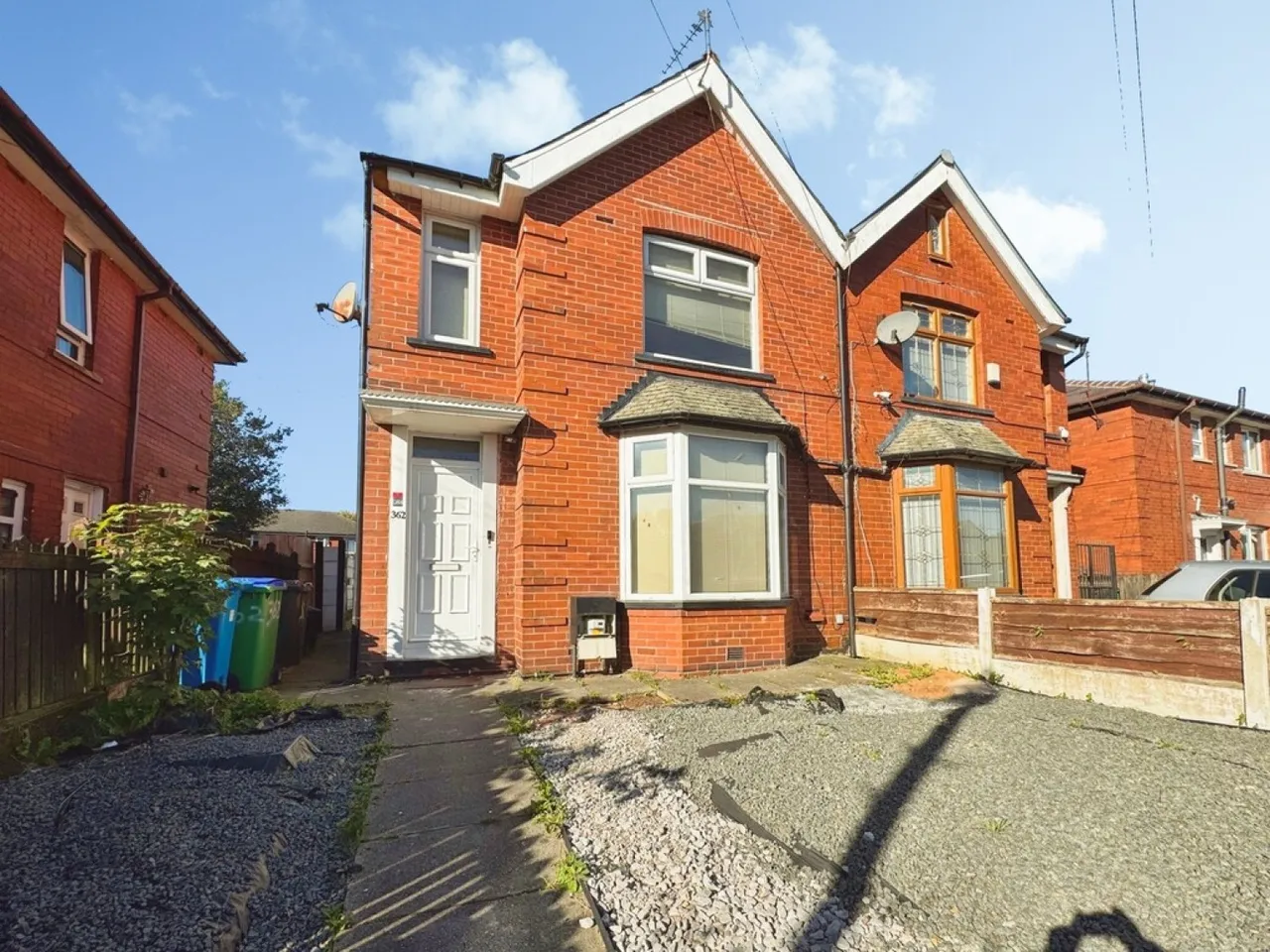 3 bed house to rent, Albert Royds Street, Rochdale, OL16