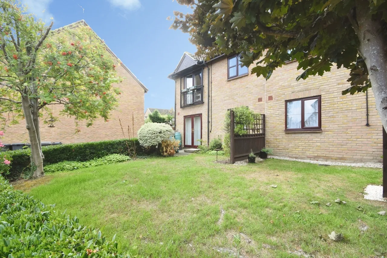 1 bed flat for sale — Kingfisher Lodge, The Dell, Chelmsford, Essex, CM2