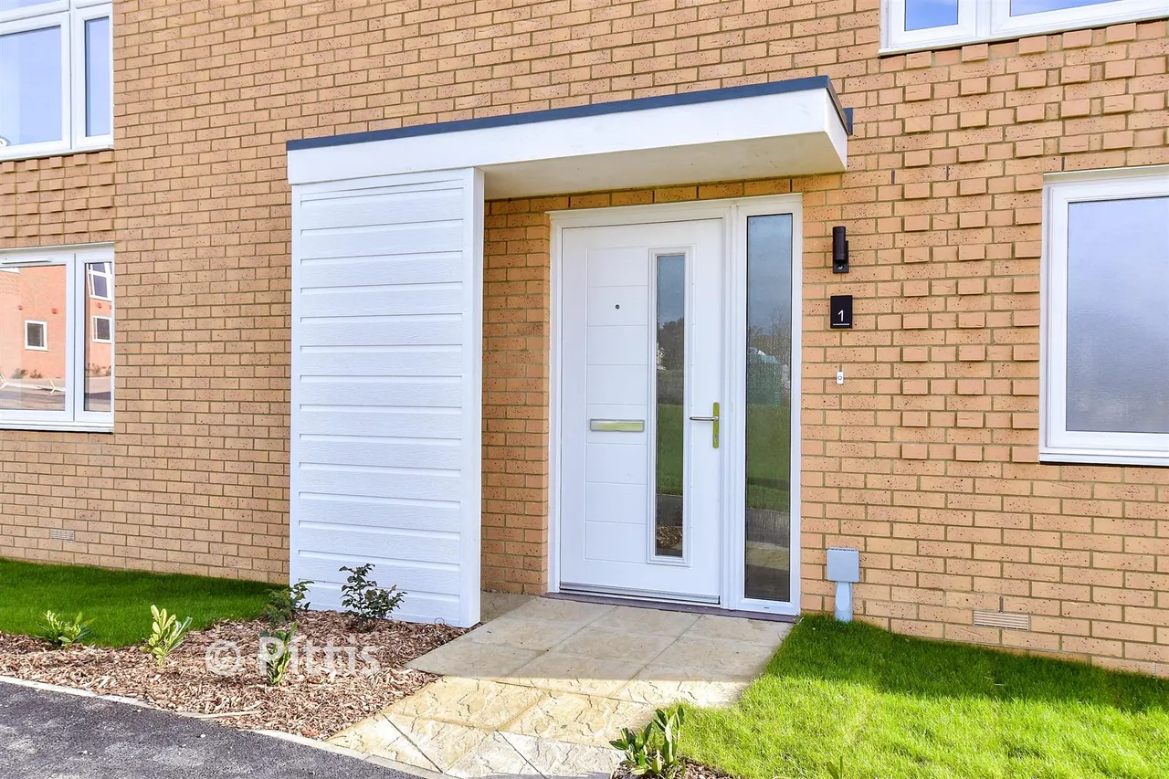 2 bed house for sale, Acorn Avenue, Newport, PO30