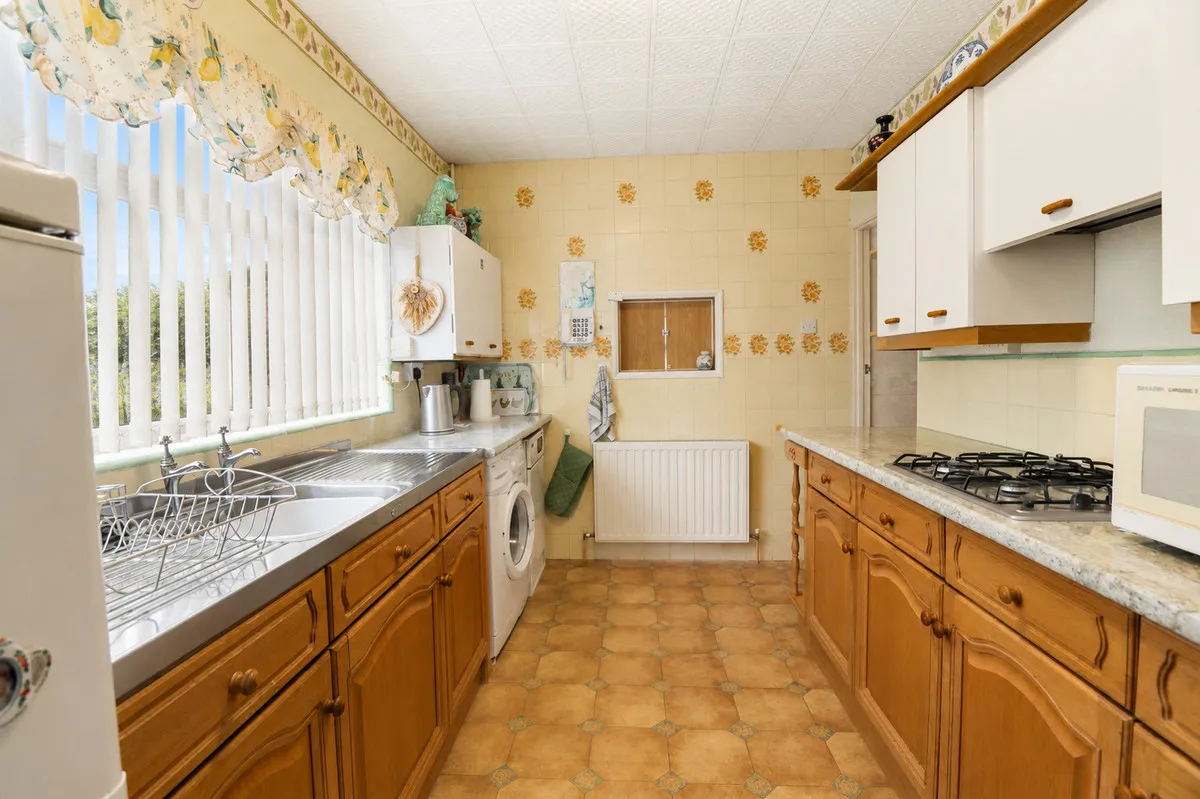 Merlin Gardens, Romford, RM5 3YD, photo 10