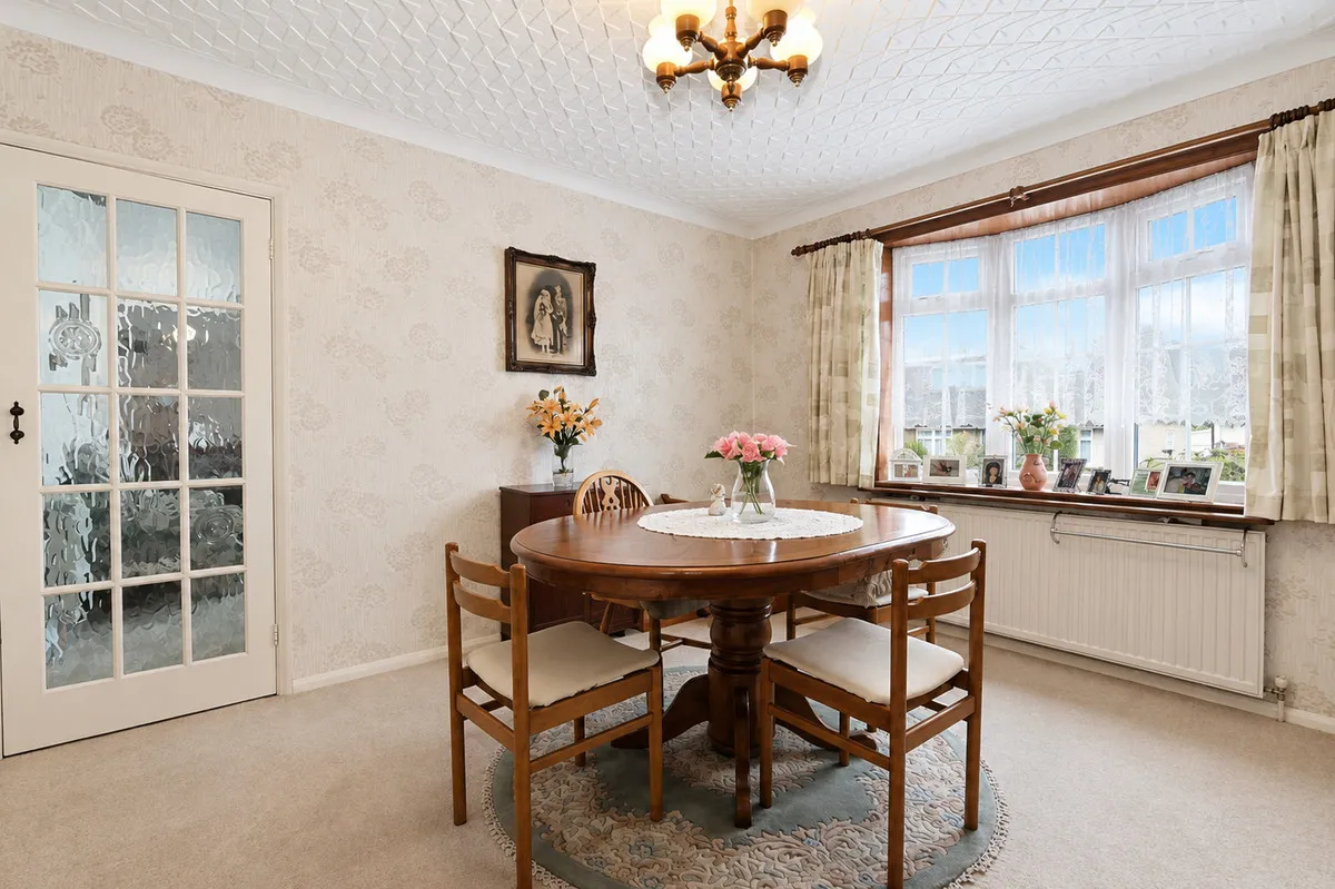 Merlin Gardens, Romford, RM5 3YD, photo 3
