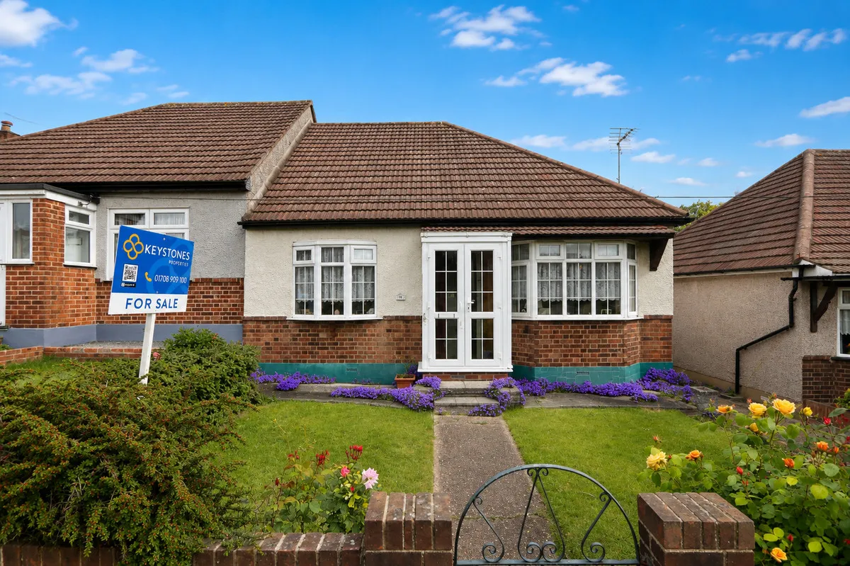 Merlin Gardens, Romford, RM5 3YD, photo 17
