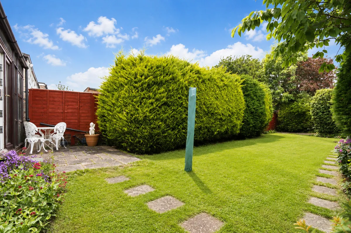 Merlin Gardens, Romford, RM5 3YD, photo 15