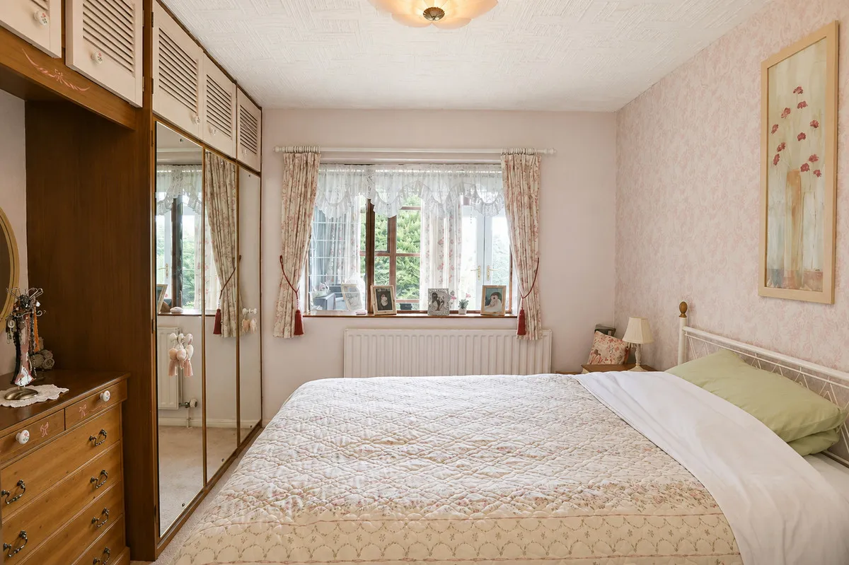 Merlin Gardens, Romford, RM5 3YD, photo 4